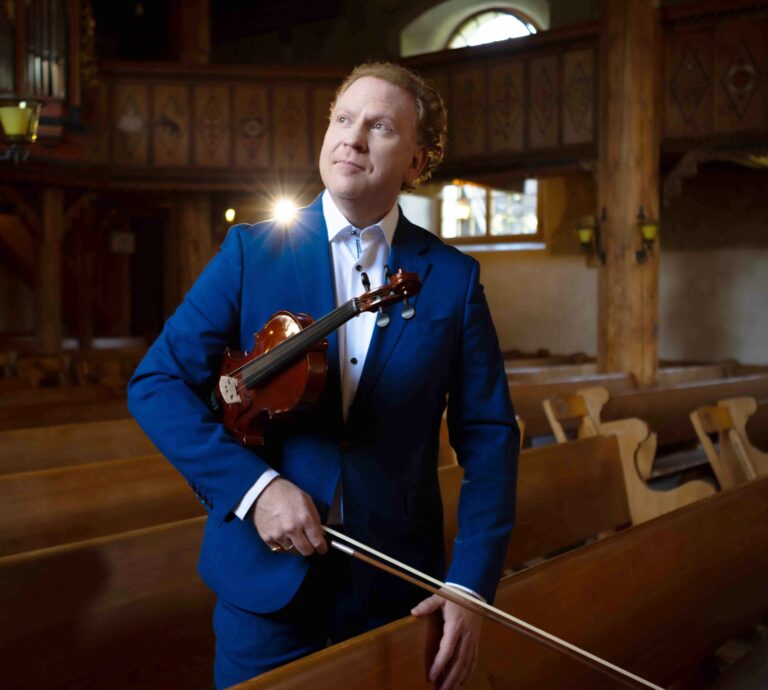 ENTRETIEN avec Daniel HOPE, nouveau directeur artistique du MENUHIN Festival Gstaad : le 70ème Festival, du 16 juillet au 5 septembre 2026