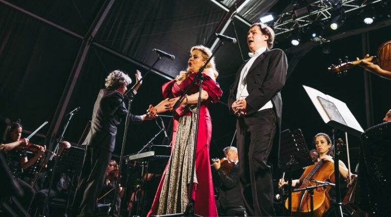 CRITIQUE, festival. ALMADA (Portugal), 6ème Festival dos Capuchos (Parque da Paz), le 20 juin 2026. Gala d&rsquo;Opéra. Anna Samuil (soprano), Peter Sonn (ténor), Orchestre Métropolitain de Lisbonne, Pedro Neves (direction)