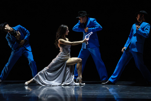 CRITIQUE, danse. TOULOUSE, Halle aux grains, le 17 juin 2026. Carolyn CARLSON : Un saut dans le bleu (création), Ballet et Orchestre de l&rsquo;Opéra national du Capitole