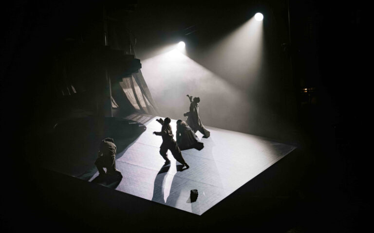 CRITIQUE, danse. 31ème FESTIVAL DE MARSEILLE, Centre de la Vieille Charité, le 16 juin 2026. « Ce que le ciel ne sait pas » par Feda Wardak et Saïdo Lehlouh