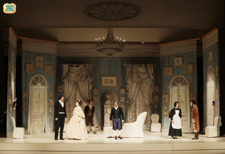 CRITIQUE, opéra. PESARO, Teatro Rossini, le 22 août 2026. ROSSINI : La Scala di seta. Damiano Michieletto / Iván López-Reynoso
