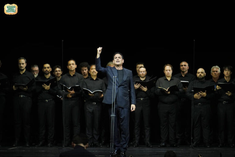 CRITIQUE, festival. ROSSINI OPERA FESTIVAL 2026, Auditorium Scavolini, le 18 août 2026. Récital de Juan Diego FLOREZ, Orchestre du Teatro communale di Bologna,  Iván López-Reynoso (direction)