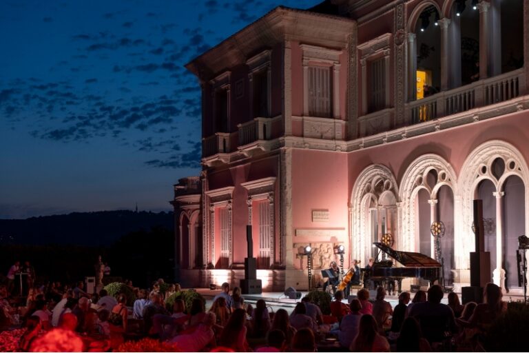 CRITIQUE, festival. ST-JEAN CAP-FERRAT, 4èmes « Nocturnes de la Villa Ephrussi de Rothschild », le 3 août 2026. BEETHOVEN & SCHUBERT par le Trio STIMMUNG