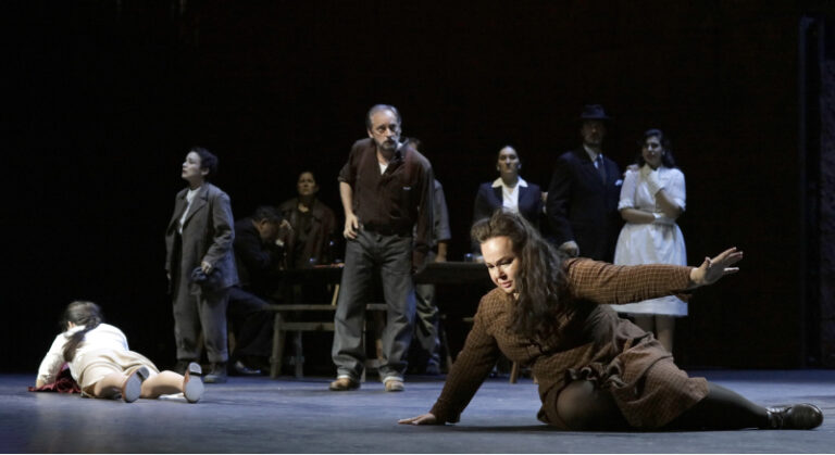 CRITIQUE, opéra. LA COROGNE, Palacio de la Opera, le 19 septembre 2026. JANACEK : Jenufa. V. Goikoetxea, E. Weissova, A. Roy, J. Lainez… Emiliano SUAREZ / Jose Miguel Pérez Sierra