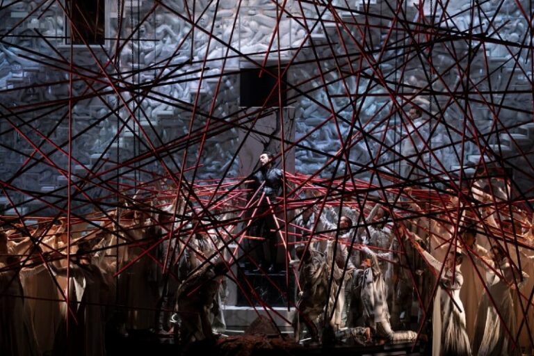 CRITIQUE, opéra. LIEGE, Opéra Royal de Wallonie, le 24 sept 2026. VERDI : Macbeth. L. Micheletti, E, Plonka… Stefano PODA / Giampaolo BISANTI