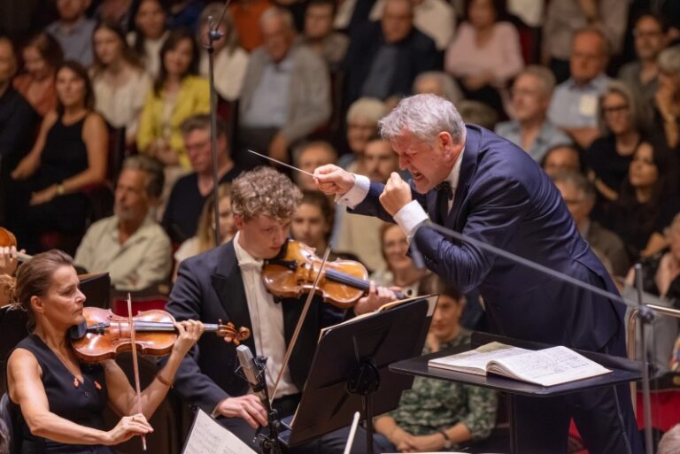 CRITIQUE, concert. BÂLE, Stadtcasino, le 2 septembre 2026. MAHLER : 5ème Symphonie. Basel Sinfonieorchester, Markus Poschner (direction)