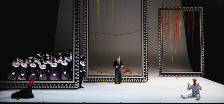 CRITIQUE, opéra. LYON, opéra, le 4 octobre 2026. PROKOFIEV : L&rsquo;Amour des 3 Oranges. P. Micinski, L. Vrielink, L. Roche, D. Pass, M. Mauillon… Laurent Pelly / Dmitry Matvienko