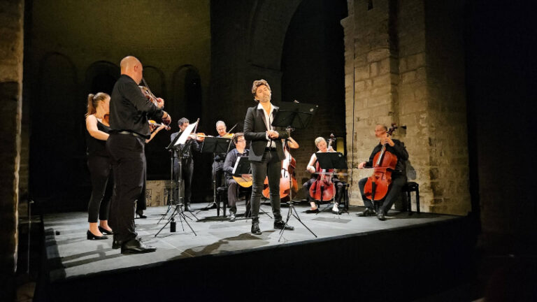 CRITIQUE, concert. ABBAYE DE GELLONE (55e Saison musicale de St Guilhem le Désert),  le 3 octobre 2026. « Bach et ses fils ». Orchestre de chambre de Toulouse, Théophile Alexandre (contre-ténor), Nicolas Kononovich (direction)